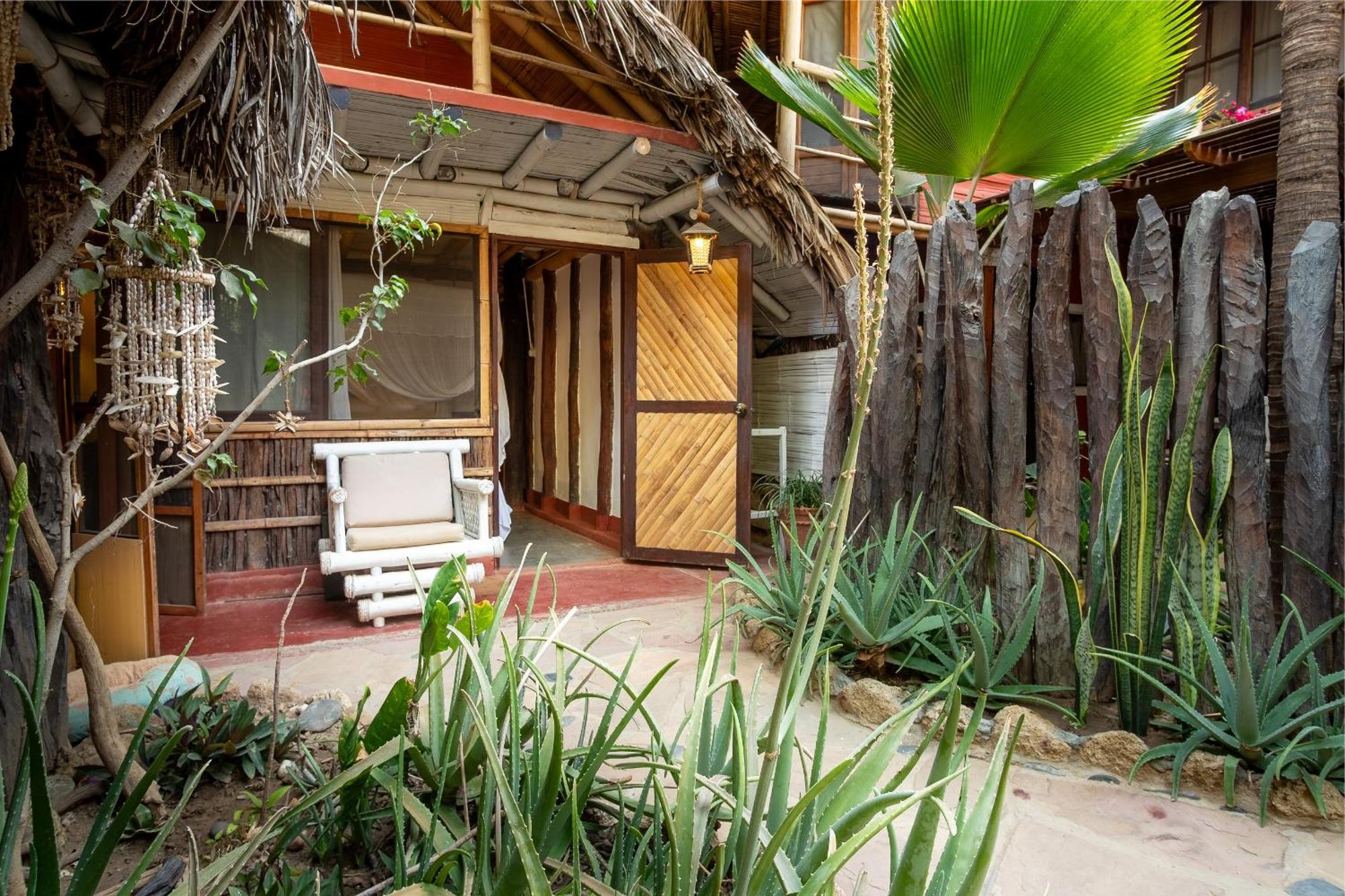 La Maison Eco House & Yoga Mancora Exterior photo